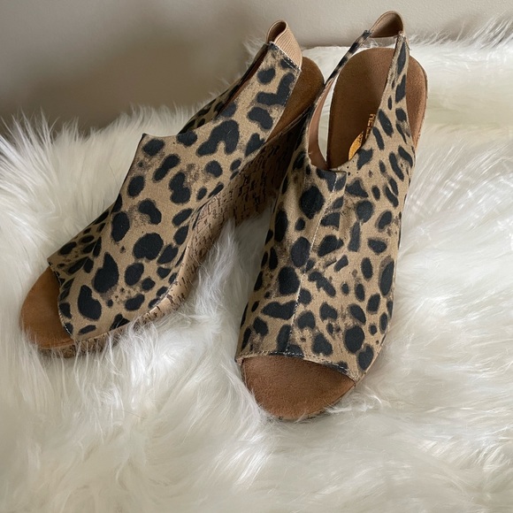 Aerosoles Leopard Print Wedge Open Toe Heels “Heelrest” - Picture 1 of 7